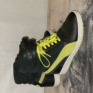 PUMA LIFTED SNEAKERS SIZE 8